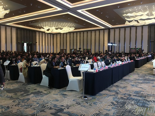 图2发布会现场人员爆满.jpg