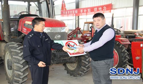黄岛区积极推进农机安全生产标准化管理（图）