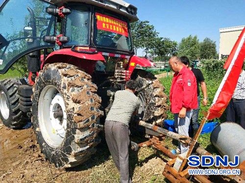 桓台县5支农机合作社救灾志愿队奋战在灾区一线（图）