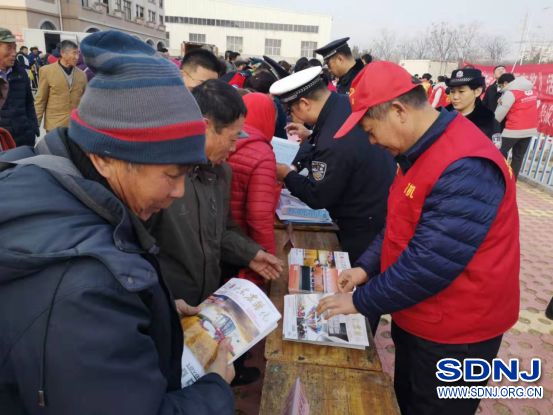 荣成市农机“三下乡”活动（图）