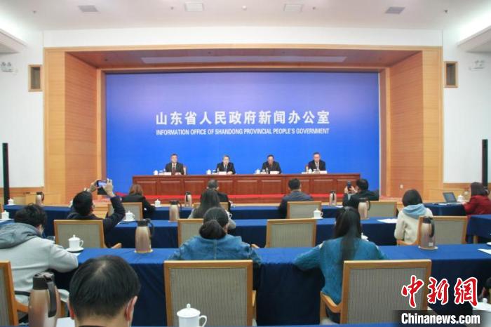 山东省人民政府23日召开“乡村振兴”系列新闻发布会，介绍该省推动乡村产业振兴，建设现代农业强省情况。　孙婷婷 摄