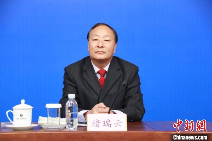 山东省农业农村厅副厅长褚瑞云介绍相关情况。　孙婷婷 摄