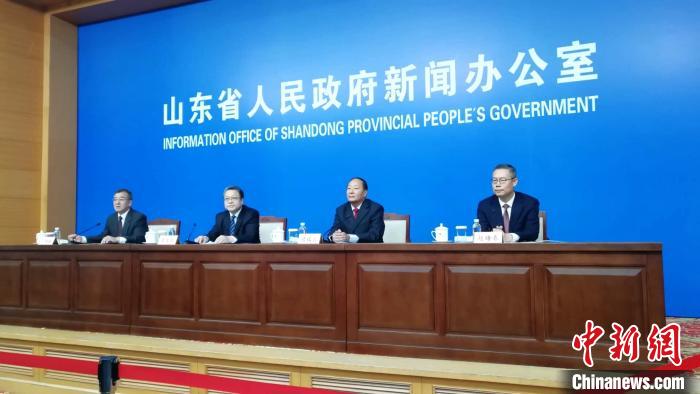 山东省人民政府23日召开“乡村振兴”系列新闻发布会，介绍该省推动乡村产业振兴，建设现代农业强省情况。　孙婷婷 摄