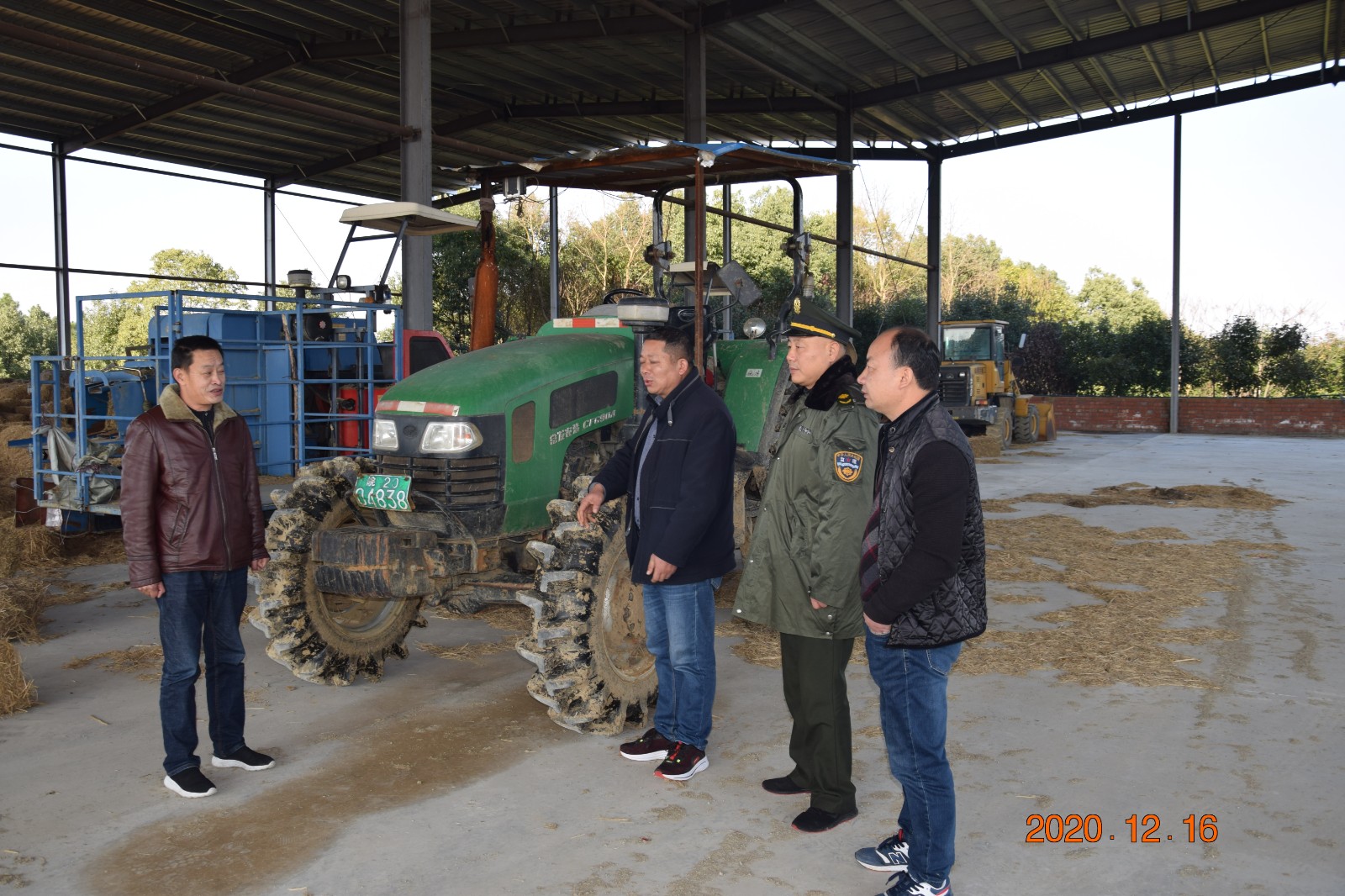 到农机合作社开展冬季农机安全生产检查.jpg
