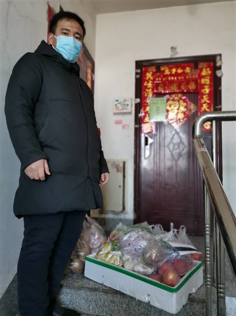 孙路涛下沉社区工作照片2.jpg