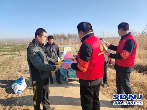 东营区创建全国主要农作物生产全程机械化示范县宣传进基层（图）