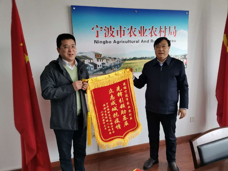 一线防疫的“坚守”.jpg