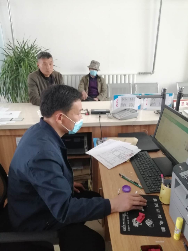 蒙阴县行政审批服务局联合农机中心顺利开展农机驾驶证考试