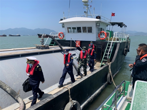 市县渔政坚持海上执法巡查和疫情输入防控两手抓.jpg